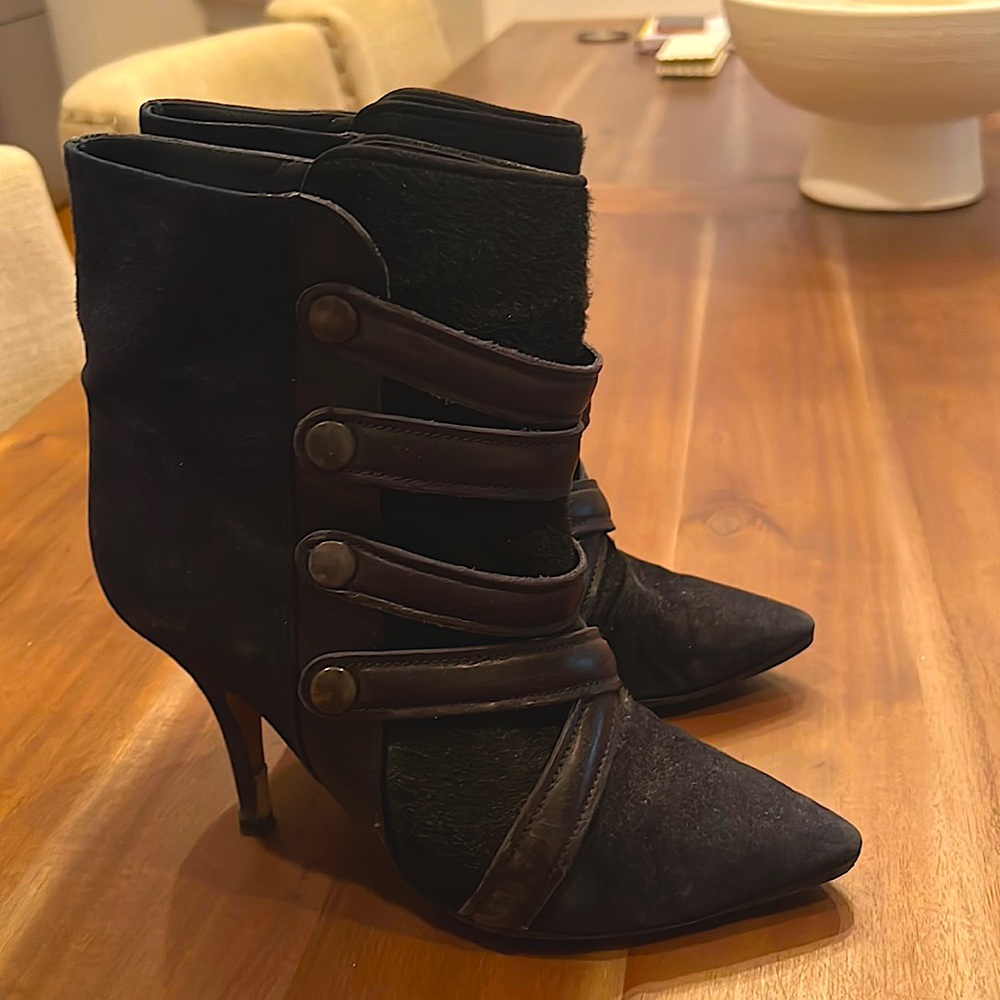 Isabel Marant boots - navy suede w blk hair calf; size 39.